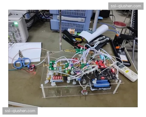 区域化内容定制与全球统一信号传输实现高效协同。