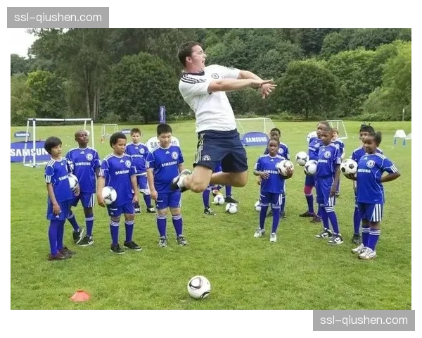 社区足球项目扩展：英超俱乐部加大基层投入，培养下一代足球人才